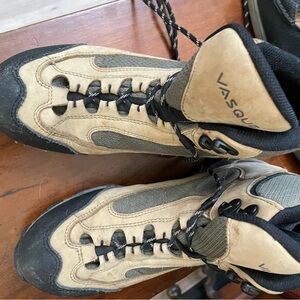 Vasque Men's Tan and Black Athletic Shoes